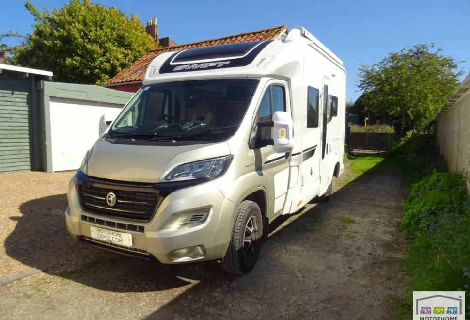 Swift Escape 604 Champagne 2018