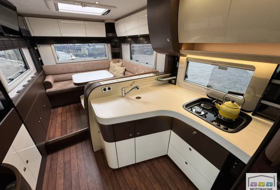 Concorde Carver  890 RRL  2017