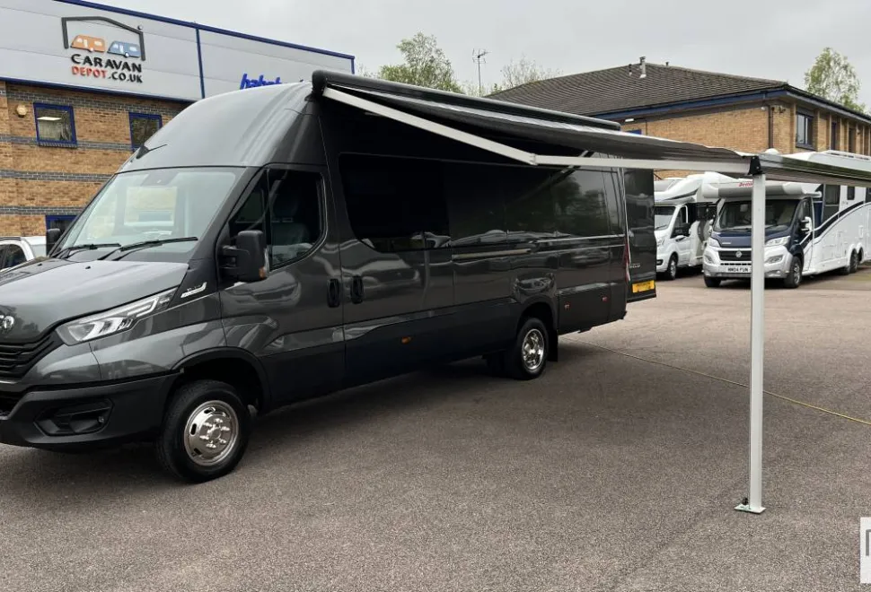 Iveco Daily Hi-Matic Race van 2023