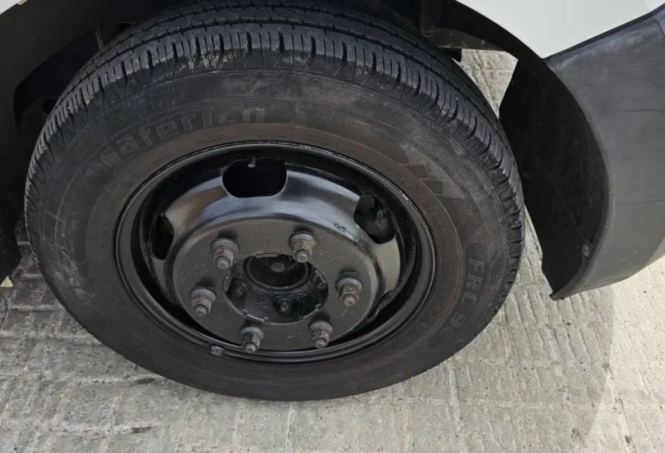 Nissan NV400   2013