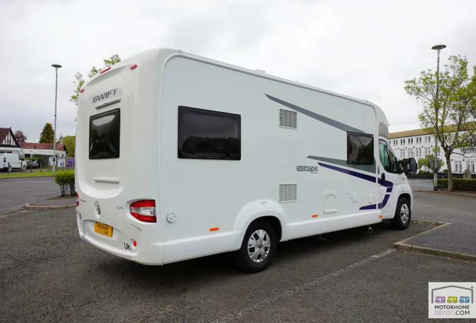 Swift Escape 674 2017