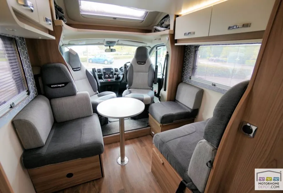 Swift Escape 674 2017