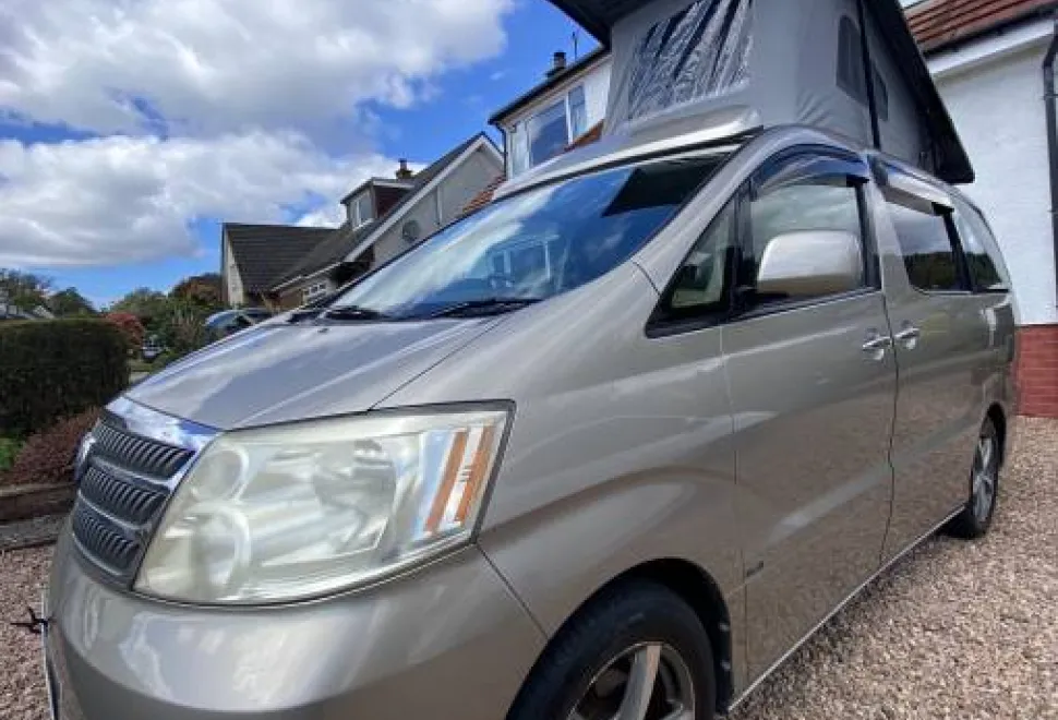 Toyota Alphard  2005