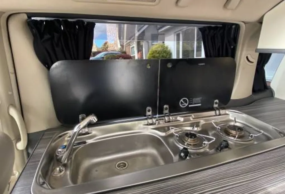 Toyota Alphard  2005