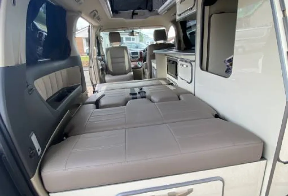 Toyota Alphard  2005