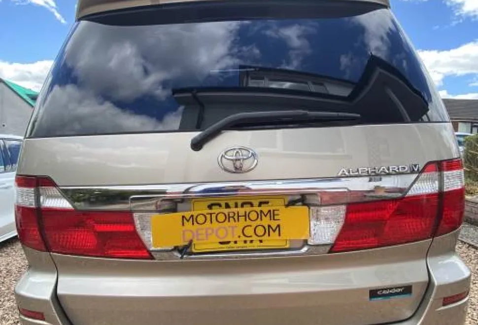 Toyota Alphard  2005