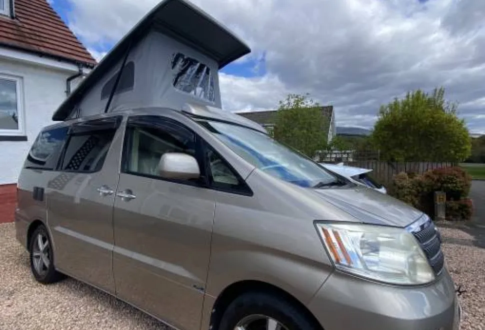 Toyota Alphard  2005