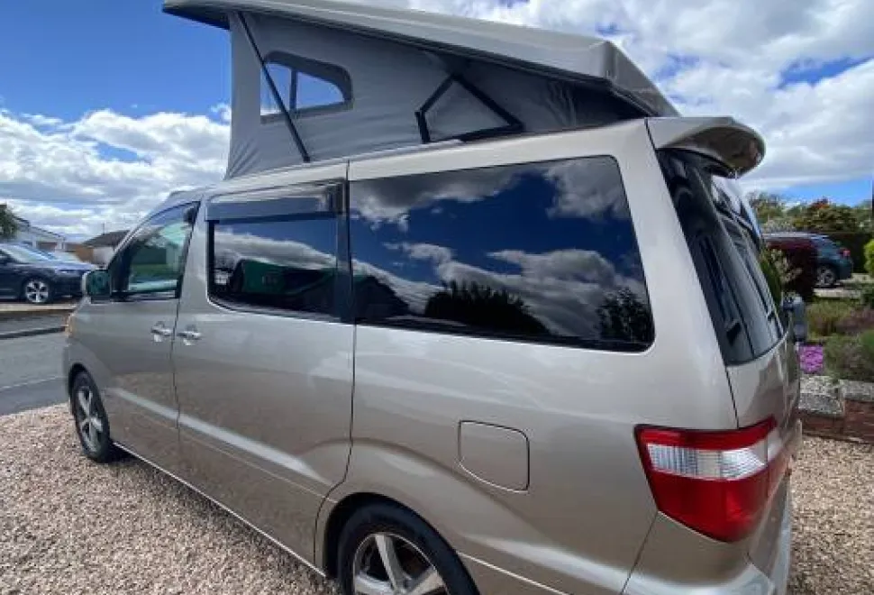 Toyota Alphard  2005