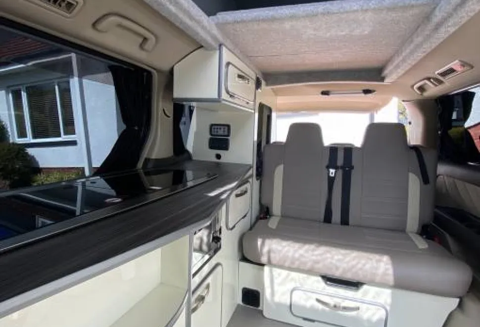 Toyota Alphard  2005