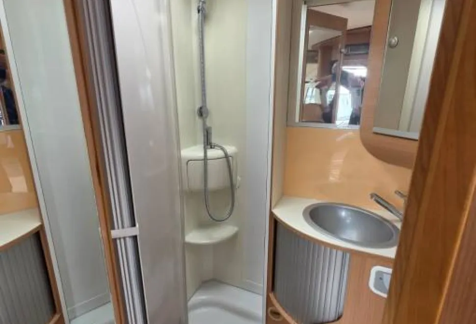 Adria Vision I647 SG 2010