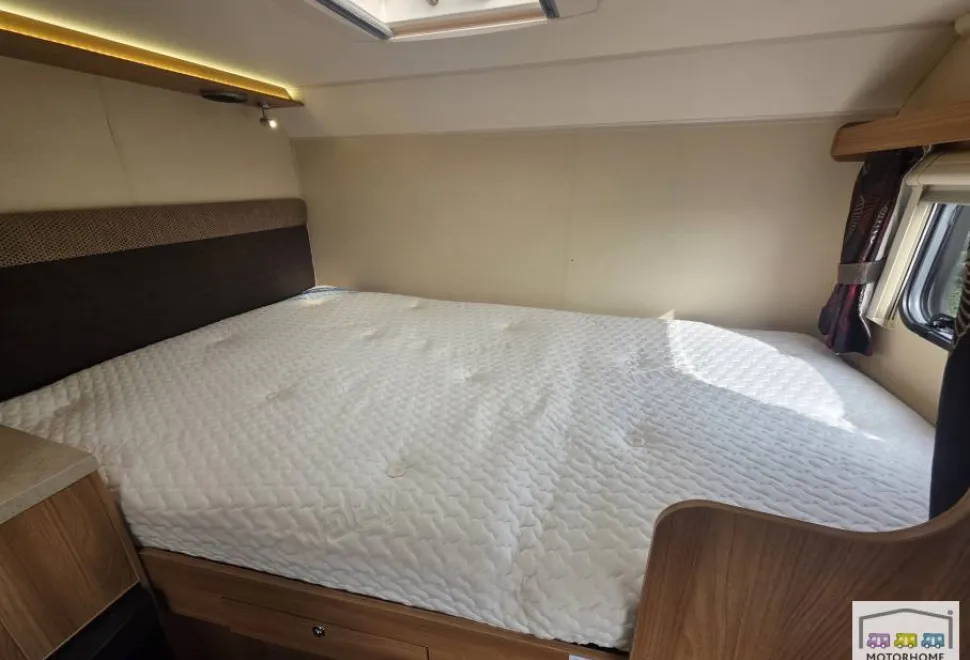Swift Esprit 484 2015