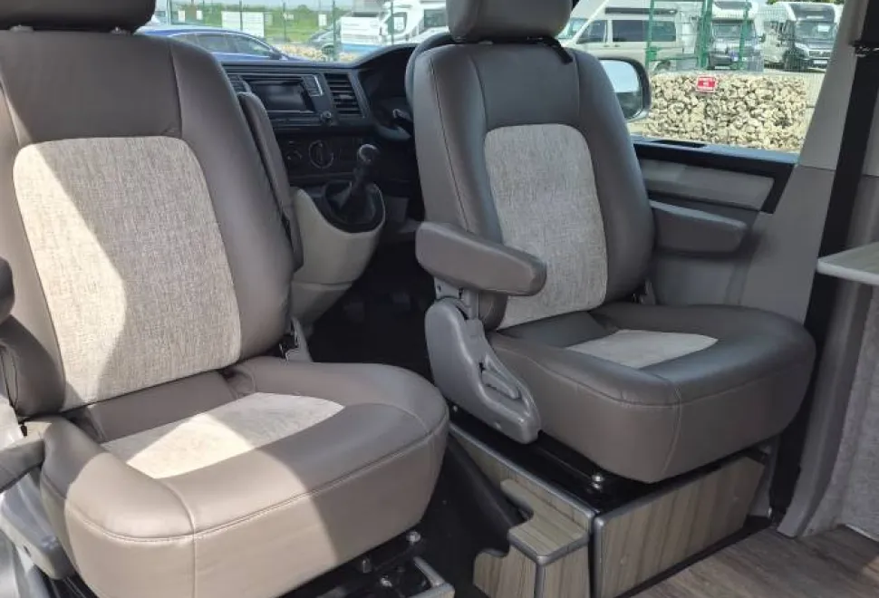 Volkswagen T28 S Line 2016