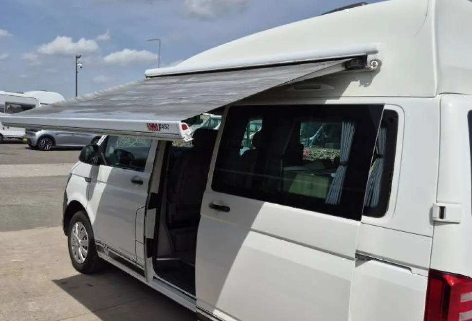 Volkswagen T28 S Line 2016