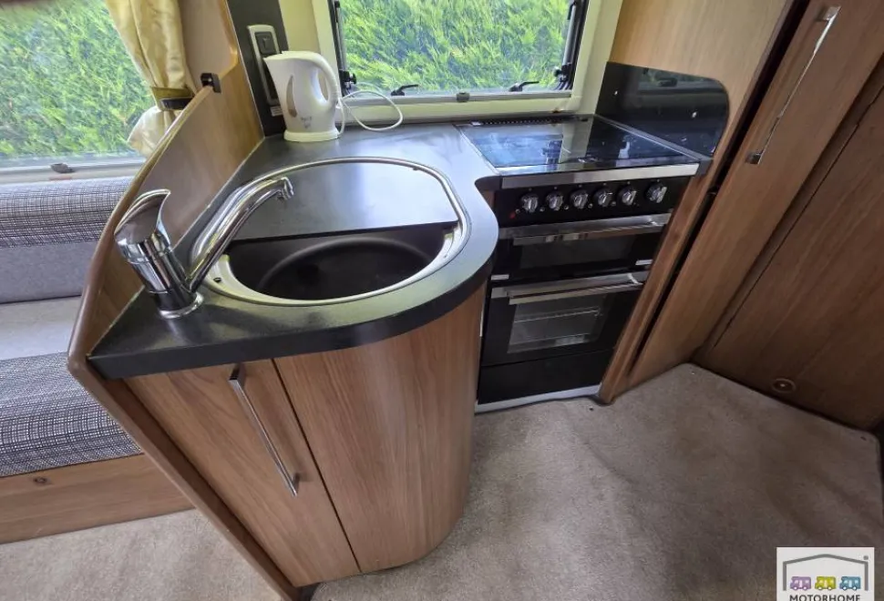 Auto-Trail Tracker FB 2012
