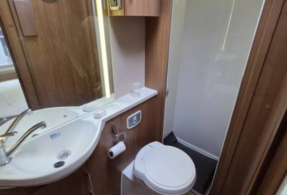 Auto-Trail Tracker FB 2012