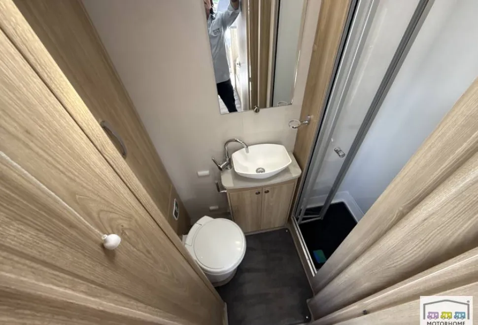 Elddis Autoquest  185 Signature 2021