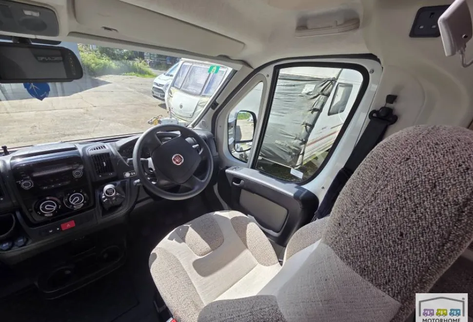 Swift Escape 674 2019