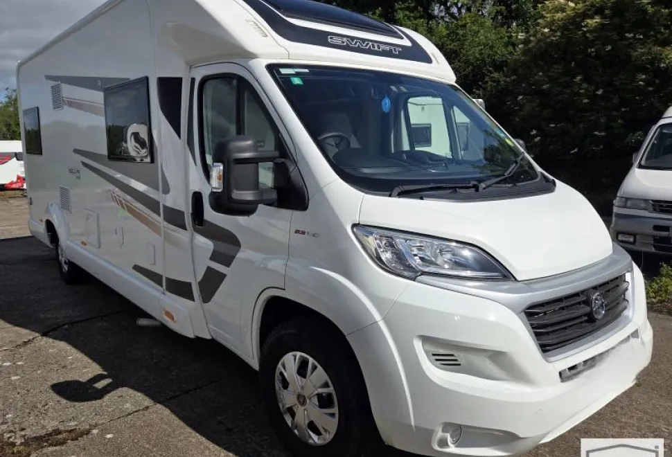 Swift Escape 674 2019
