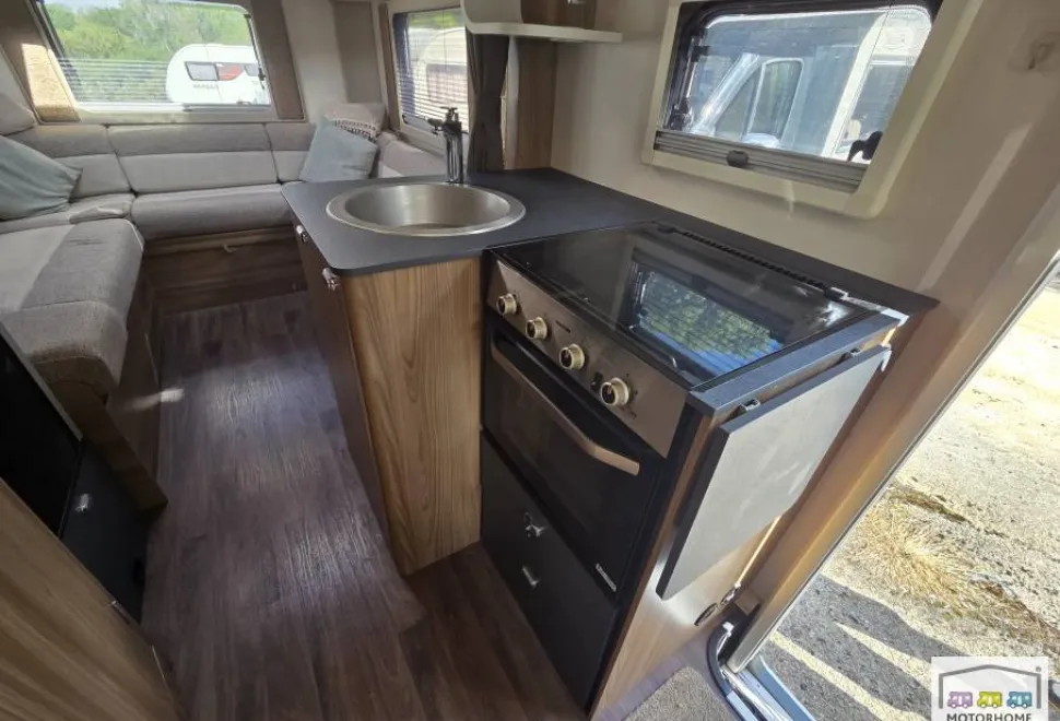 Swift Escape 674 2019