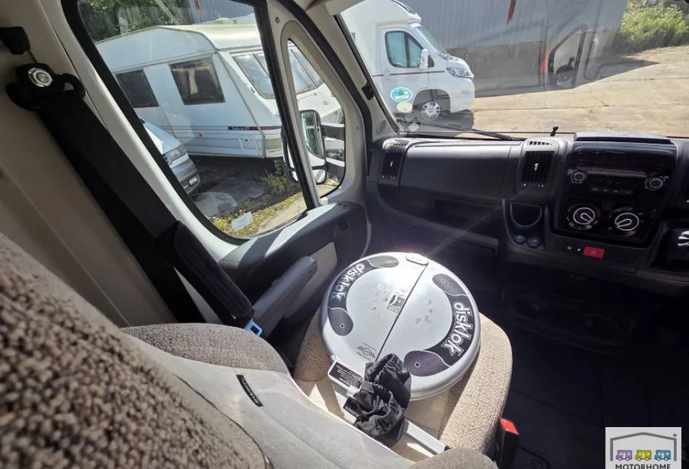 Swift Escape 674 2019