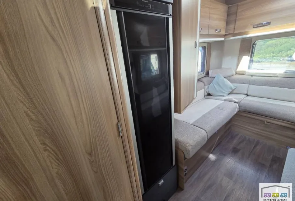 Swift Escape 674 2019