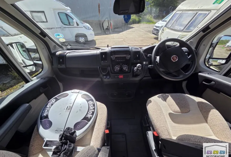 Swift Escape 674 2019