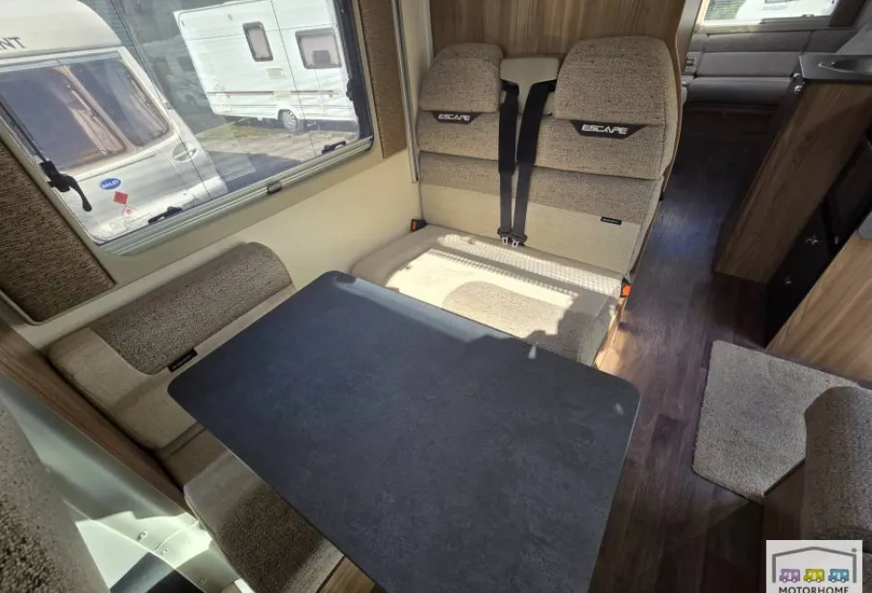Swift Escape 674 2019