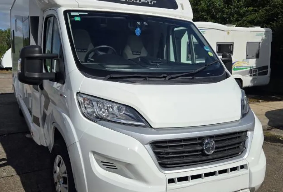Swift Escape 674 2019