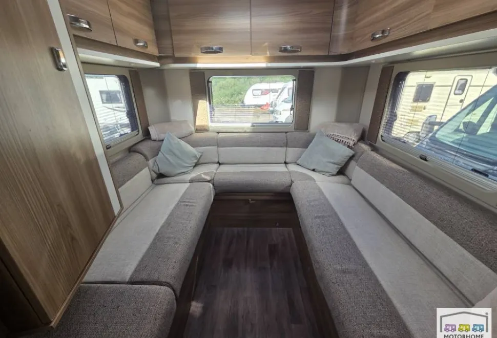 Swift Escape 674 2019