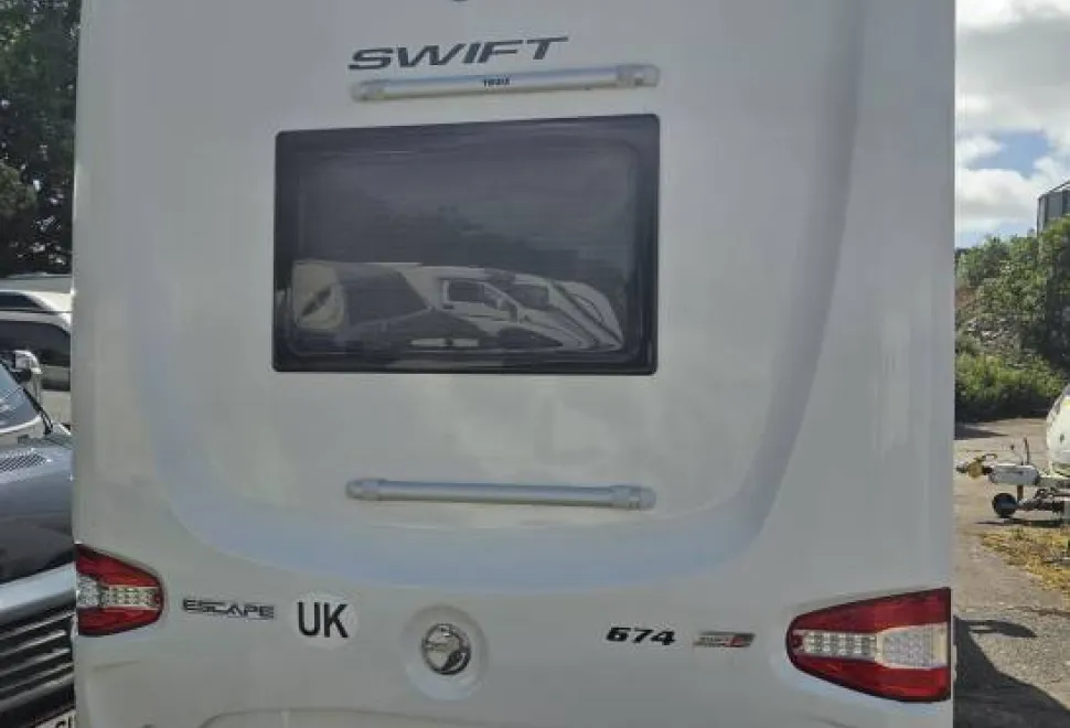Swift Escape 674 2019