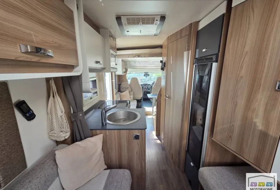 Swift Escape 674 2019
