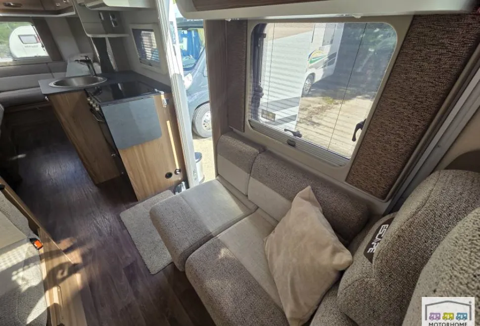 Swift Escape 674 2019