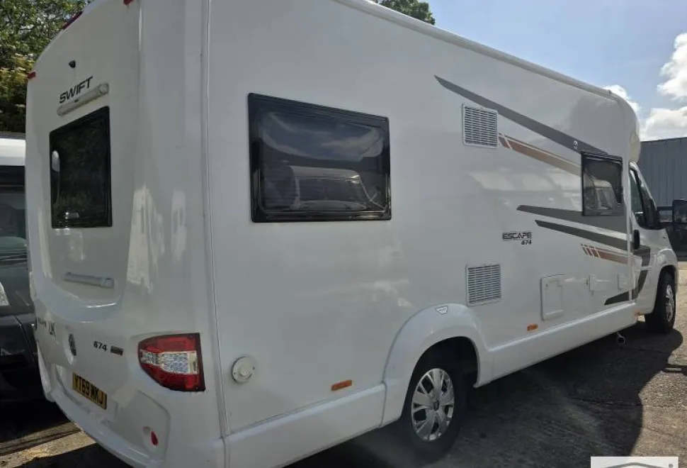 Swift Escape 674 2019