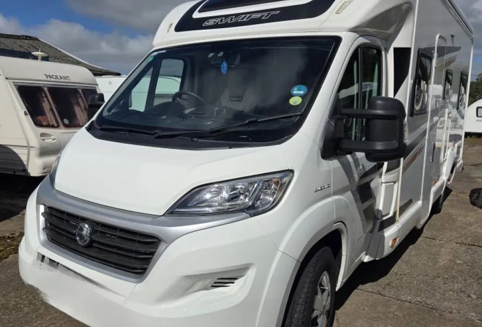 Swift Escape 674 2019