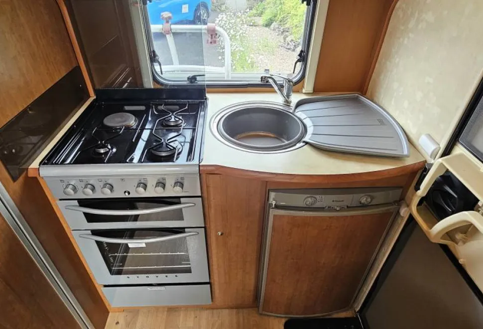 Bessacarr E410   2006