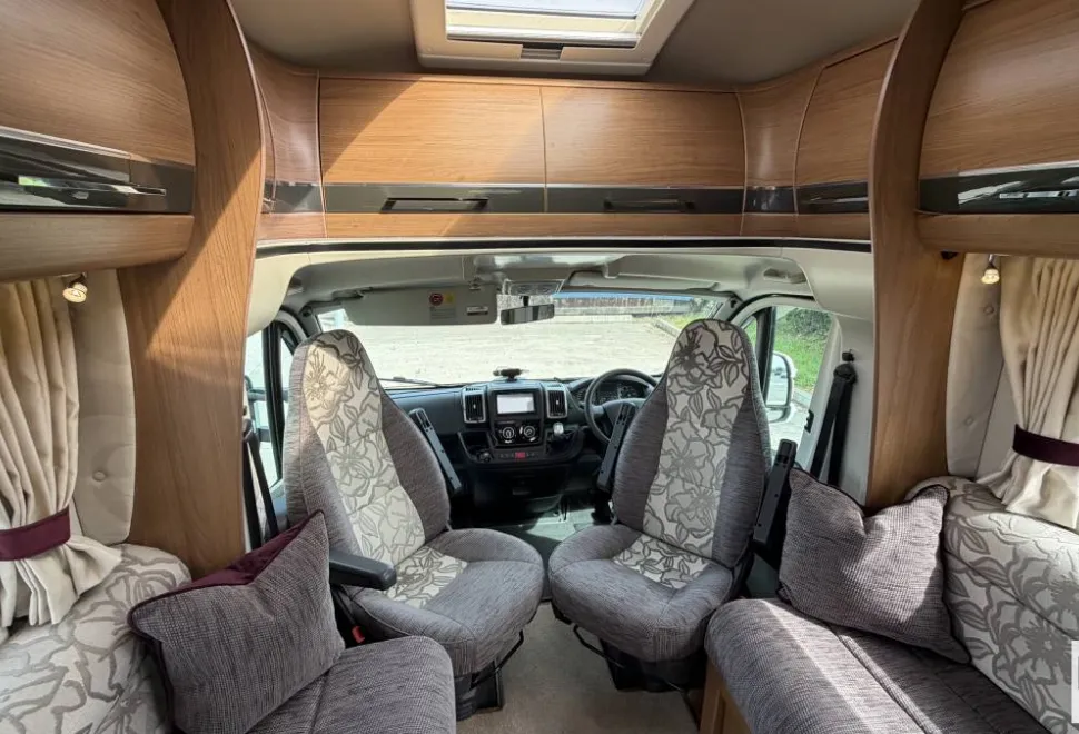 Auto-Trail Frontier Navajo  2014