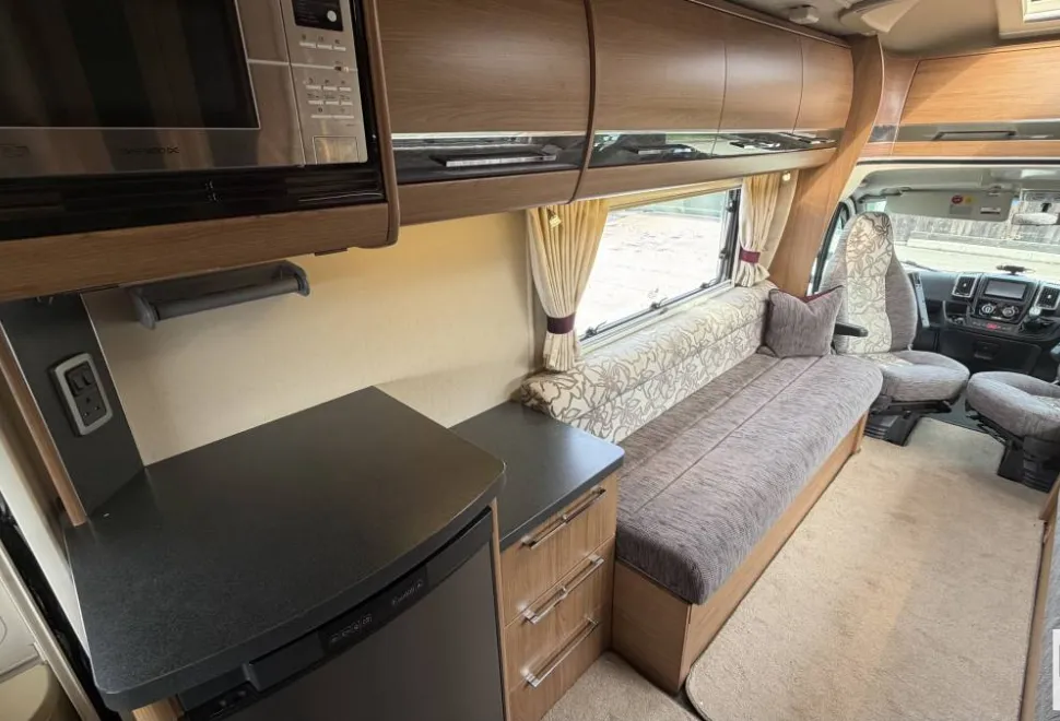 Auto-Trail Frontier Navajo  2014