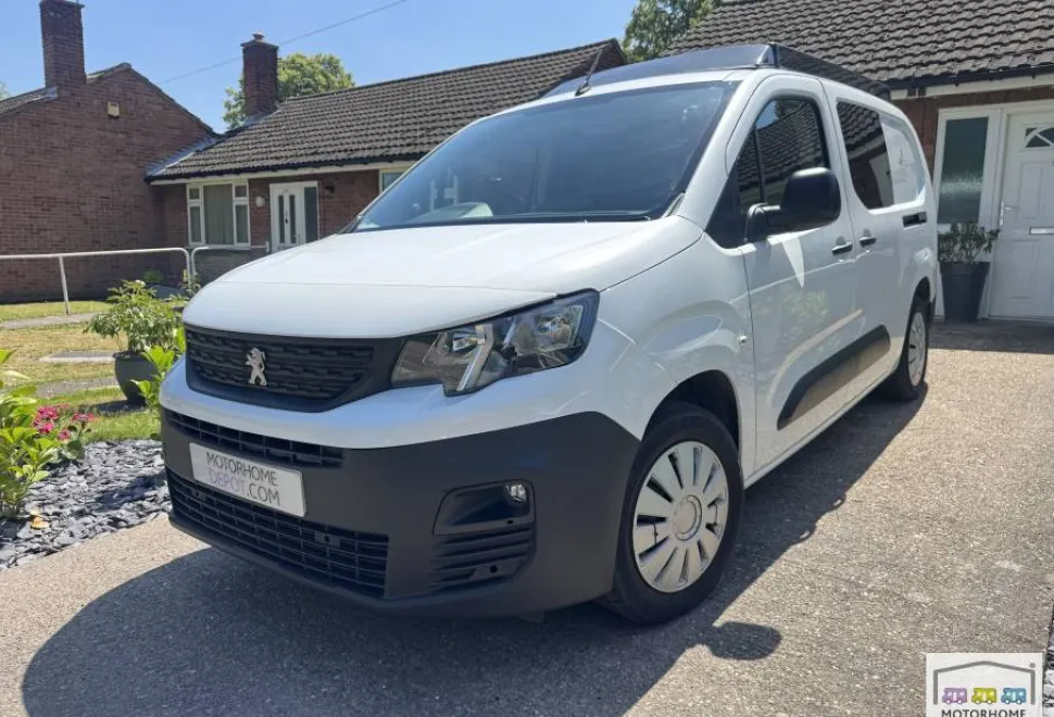 Peugeot Partner   2021