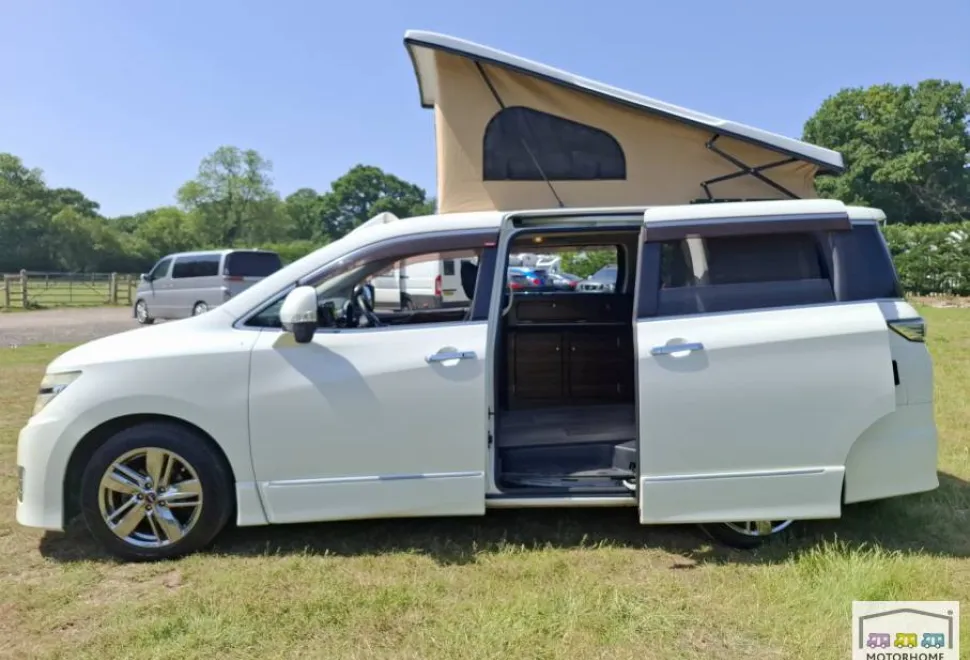 Nissan Elgrand Highway Star 2011