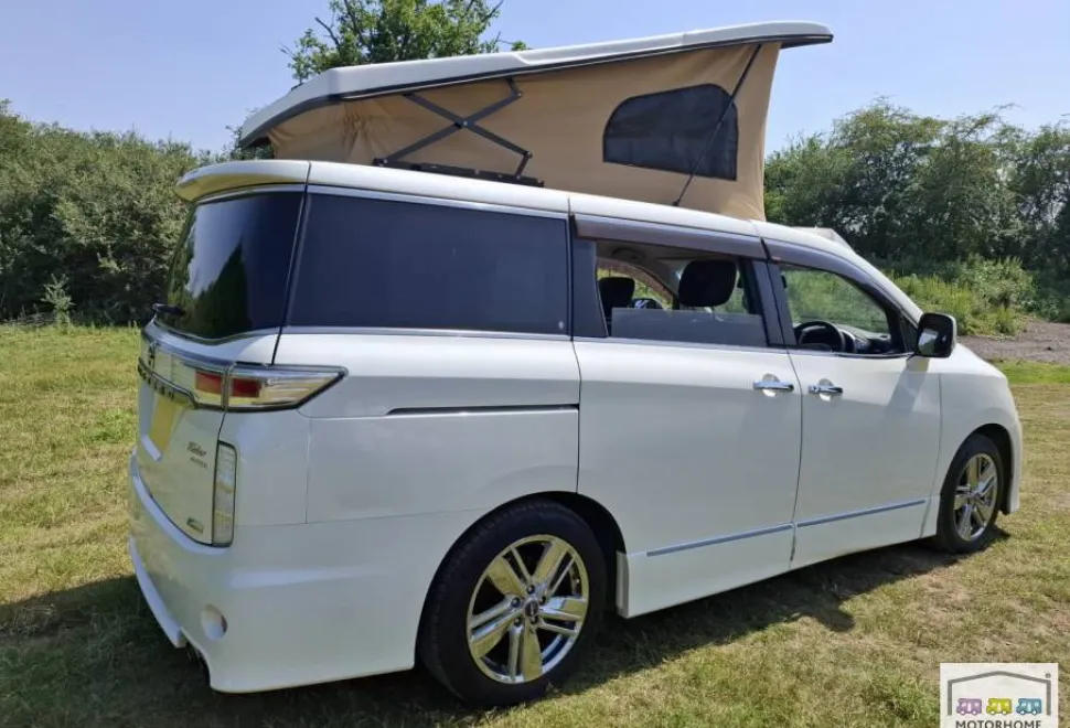 Nissan Elgrand Highway Star 2011