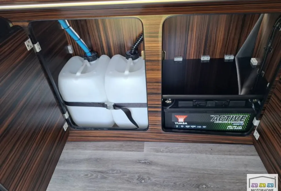 Nissan Elgrand Highway Star 2011