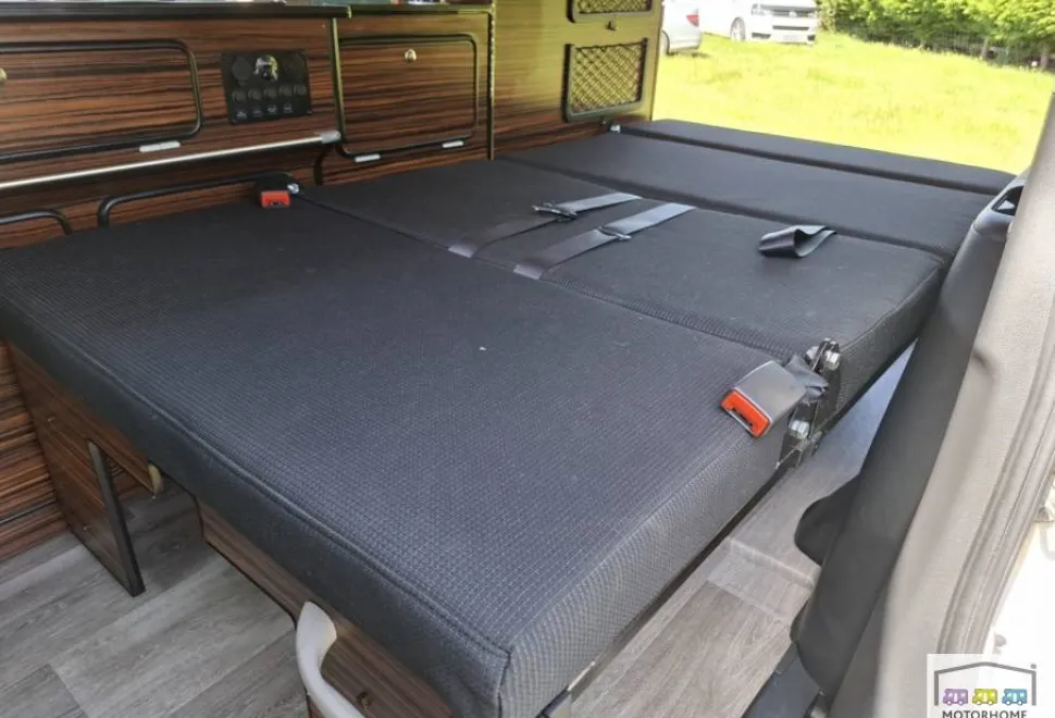 Nissan Elgrand Highway Star 2011