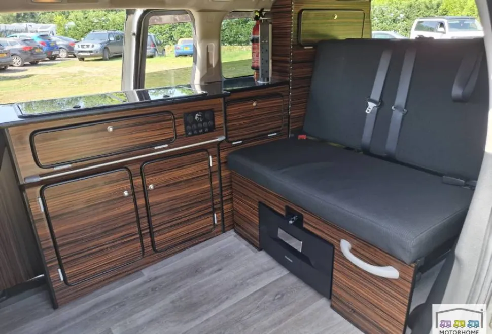 Nissan Elgrand Highway Star 2011