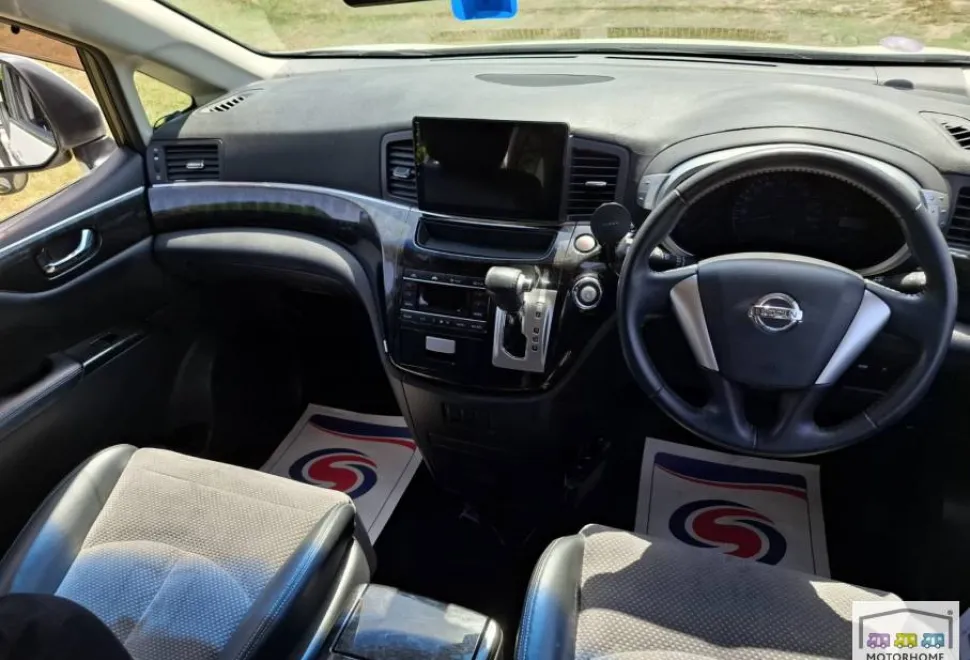 Nissan Elgrand Highway Star 2011