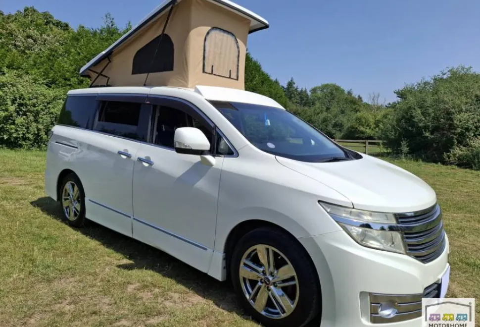 Nissan Elgrand Highway Star 2011