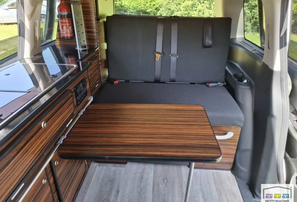 Nissan Elgrand Highway Star 2011