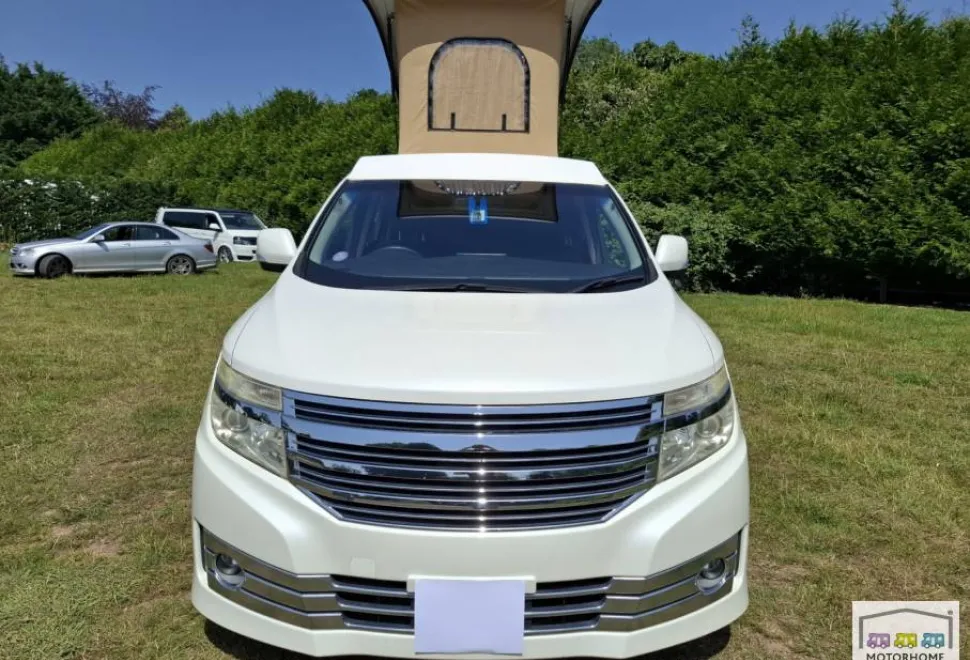 Nissan Elgrand Highway Star 2011
