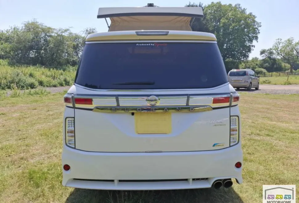 Nissan Elgrand Highway Star 2011