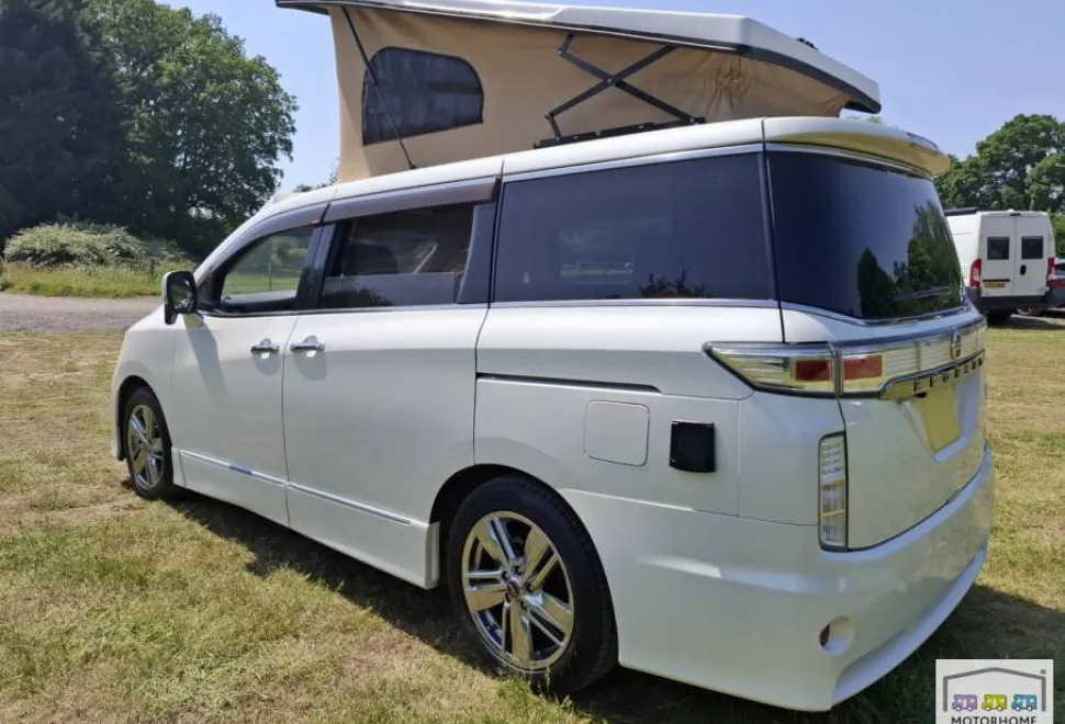 Nissan Elgrand Highway Star 2011