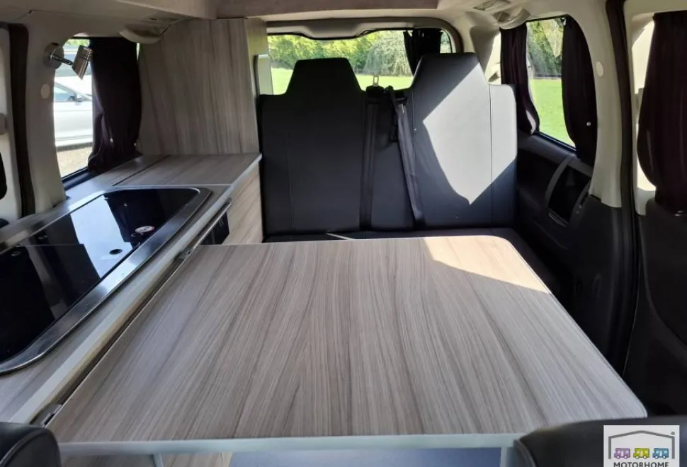 Nissan Elgrand  2009